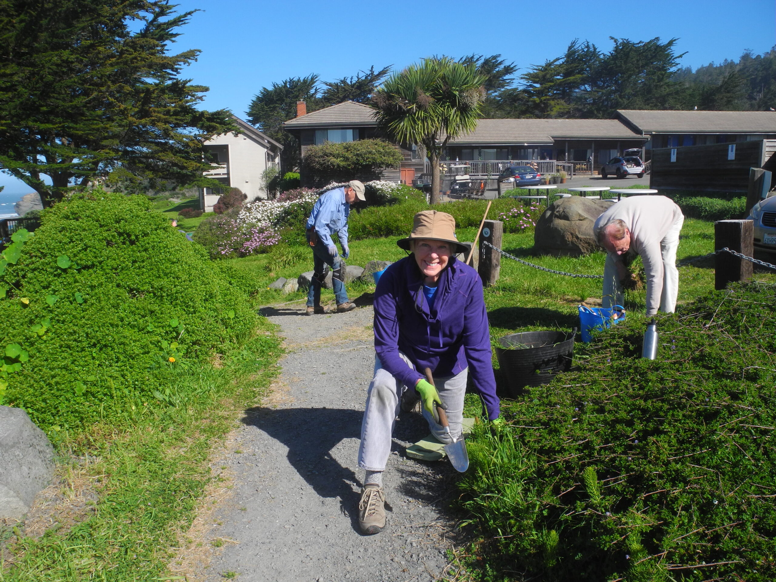 volunteers_BluffTrail_DSCN0236